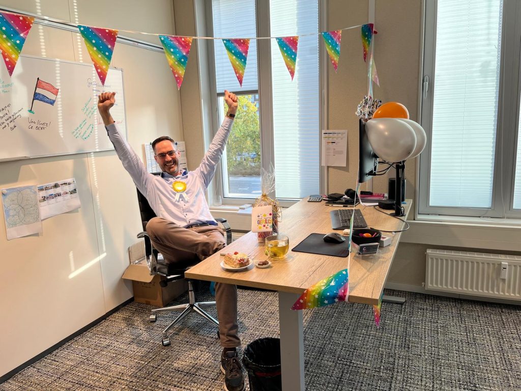 Verjaardag Sebastiaan Simulinc Versierd Kantoor Winst Connectie Werkt